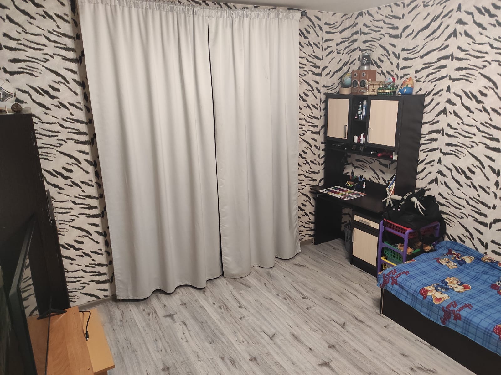     ( 4)