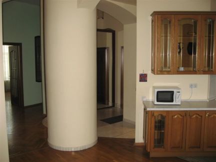     ( 4)