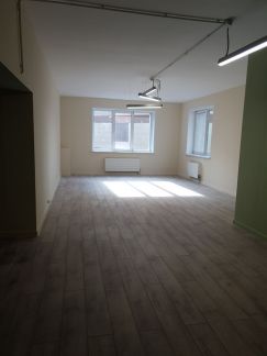     well house ( 3)