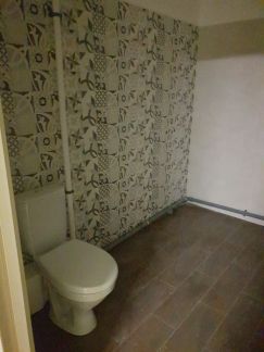     well house ( 11)
